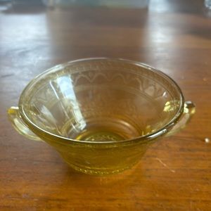 Vintage Federal Glass amber Patrician spoke depression glass 2 handle 5” bowl
